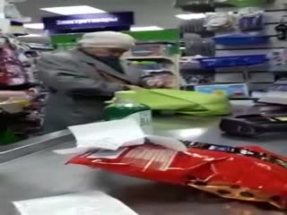 Жалко бабусю