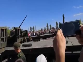 Танк упал во время погрузки