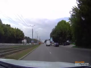 Пешеход в Барнауле избил машину