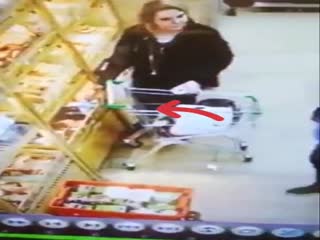 Взрослые тётки украли у ребёнка телефон