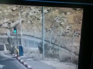 Араб пытался зарезать израильского солдата