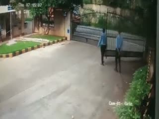 Охраннику прилетело