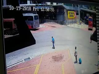 Женщина попала под Автобус