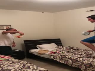 Два человека против паука