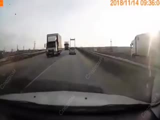 Предлагал взятку