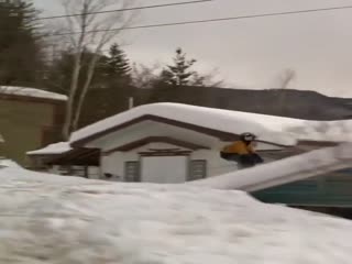 На горных лыжах по городу