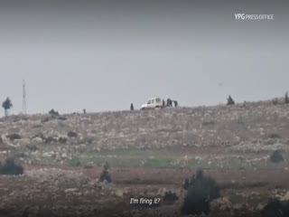 Курды уничтожили пикап протурецких войск.