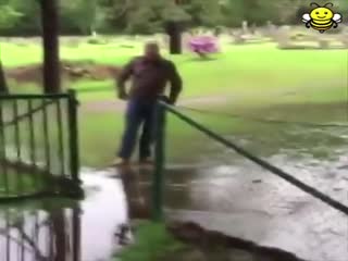 Как надо переходить лужу, не замочив ноги