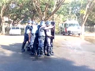 Полиция против пожарных