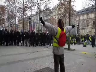 Толерантность у французских полицейских уже заканчивается