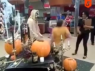 Как испугать испугавшего