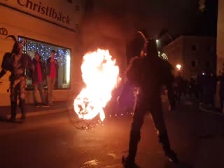 Крампус — праздник в честь демонического напарника Санта-Клауса