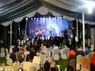 Цунами смыло музыкантов