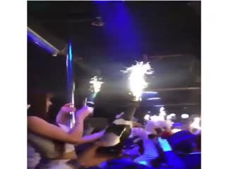 Посетители ночного клуба чуть не спалили танцпол во время празднования Нового года