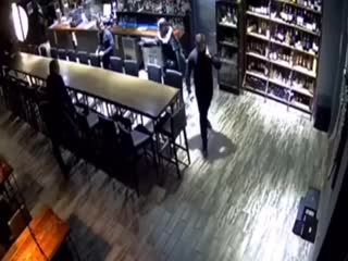 Бутылкой по голове