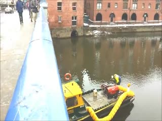 Не надо кидаться в пожарных снежками