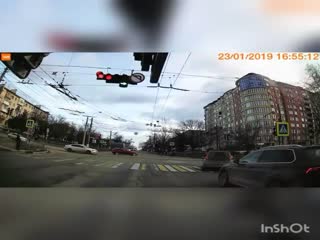 Сбили скорую помощь.