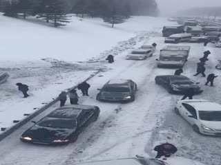 Последствия столкновения 16 машин в Подмосковье