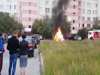 Взрыв машины в Новом Уренгое