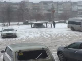 Челябинский автомобилист сделал себе личную подземную парковку.