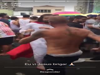 Христос подрался на карнавале