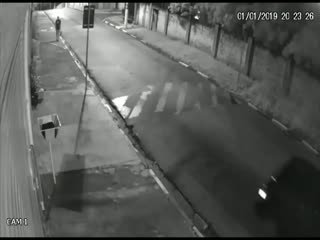 Прохожий убежал от грабителей