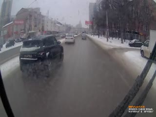 Автобус ПАЗ и Range Rover