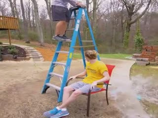 Шарик с водой и голова