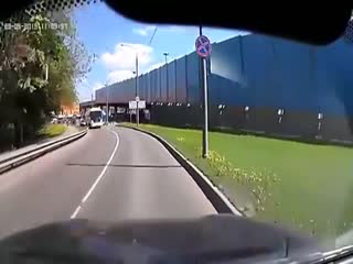 Вот для таких случаев нужны исправные тормоза