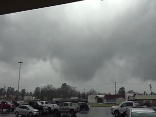 Очевидец заснял на камеру торнадо в Луизиане