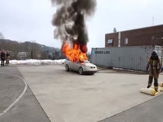 Специальное "одеяло" для тушения пожаров в автомобилях