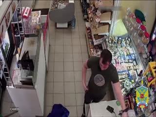 Мужчина в Химках угрожал продавцу пистолетом и требовал алкоголь