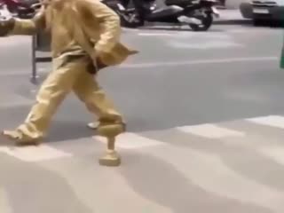 Талантливый уличный исполнитель