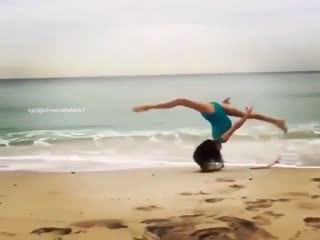 Слишком гибкая девушка