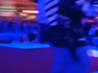 Танцы на вращающейся центрифуге