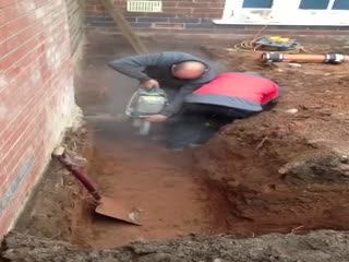 Как мужики трубу пилили