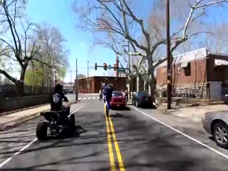 Поцарапал чужую машину