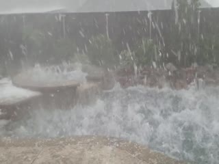 Град размером с бейсбольный мяч побил окна и автомобили в штатах Оклахома и Техас