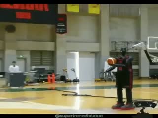 Робот играет в баскетбол