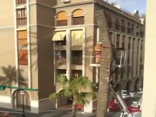 Фонарь здесь на... не нужен!