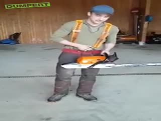 Шутки с бензопилой, могут окзааться плачевными