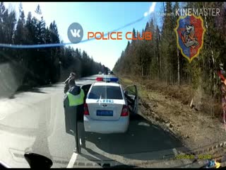 Летящий по Киевскому шоссе Lexus сбил инспектора ГИБДД и попал на видео