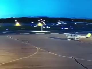 Момент крушения самолета в Калифорнии сняли на видео