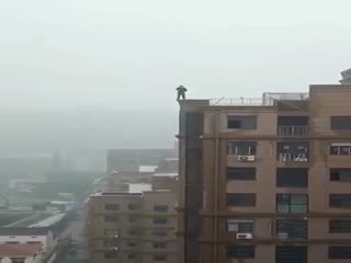 Суицидник на крыше