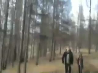 Толпа девушек избила инвалида, гулявшего в лесу