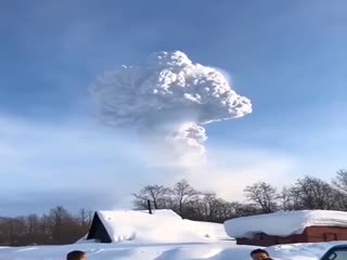 Извержение вулкана Шевелуч на Камчатке