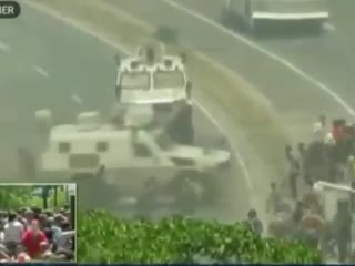 Военные Мадуро давят протестующих
