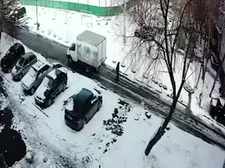 Наехал, разгрузился и уехал.