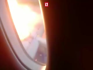 "На выход все!": видео из горящего самолета