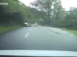 Камешек скатился с горы...